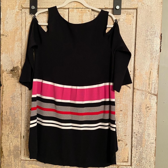 Cold shoulder top - Picture 3 of 3